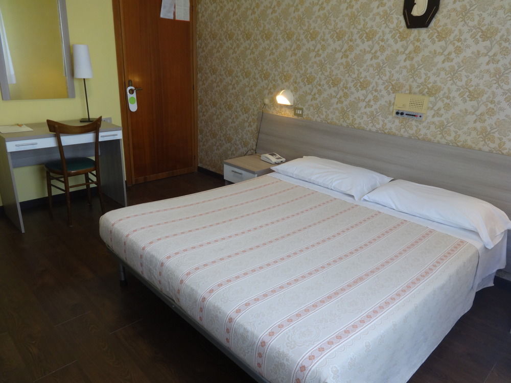 Hotel Saturno Chianciano Terme Kültér fotó