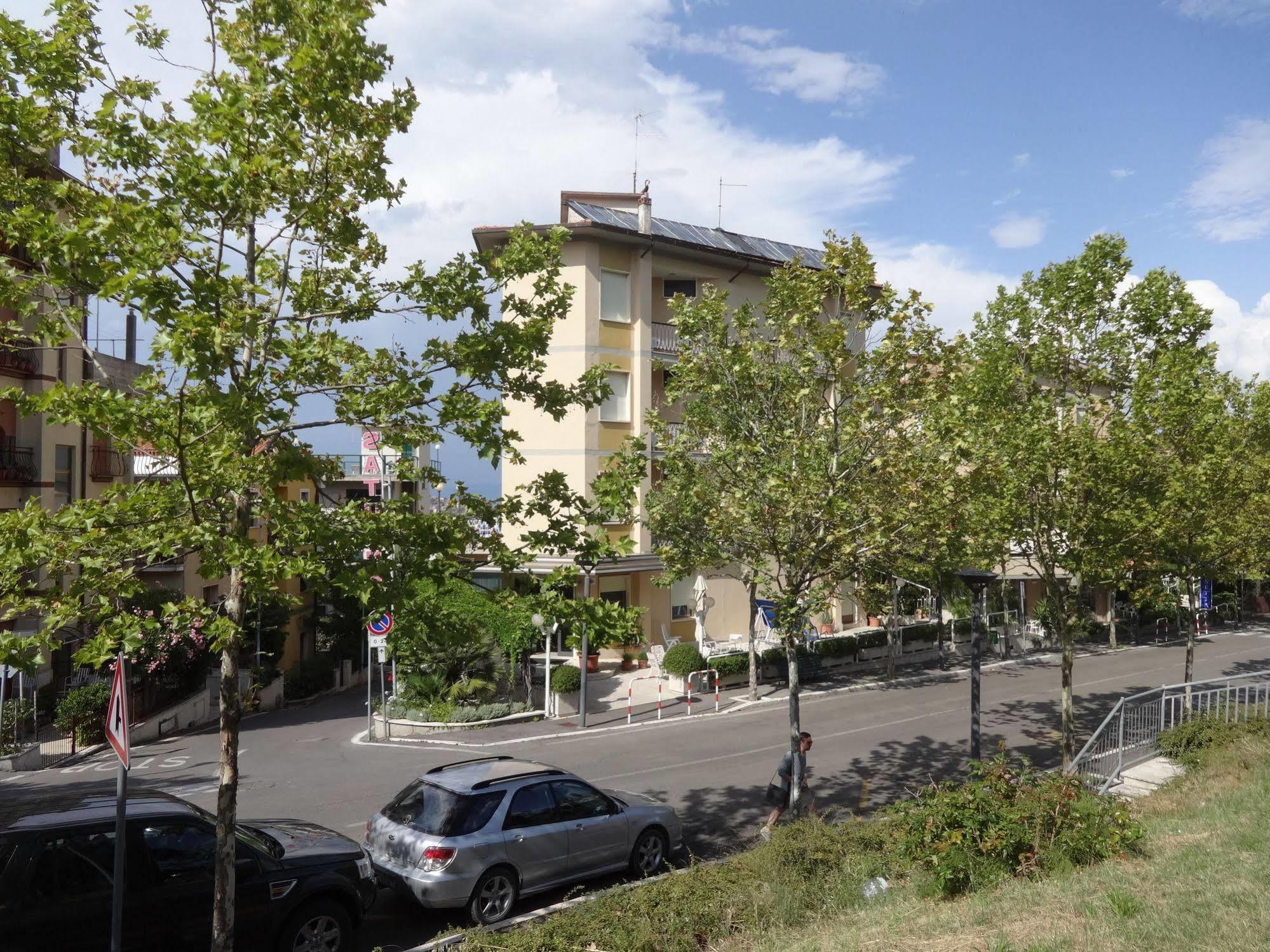 Hotel Saturno Chianciano Terme Kültér fotó