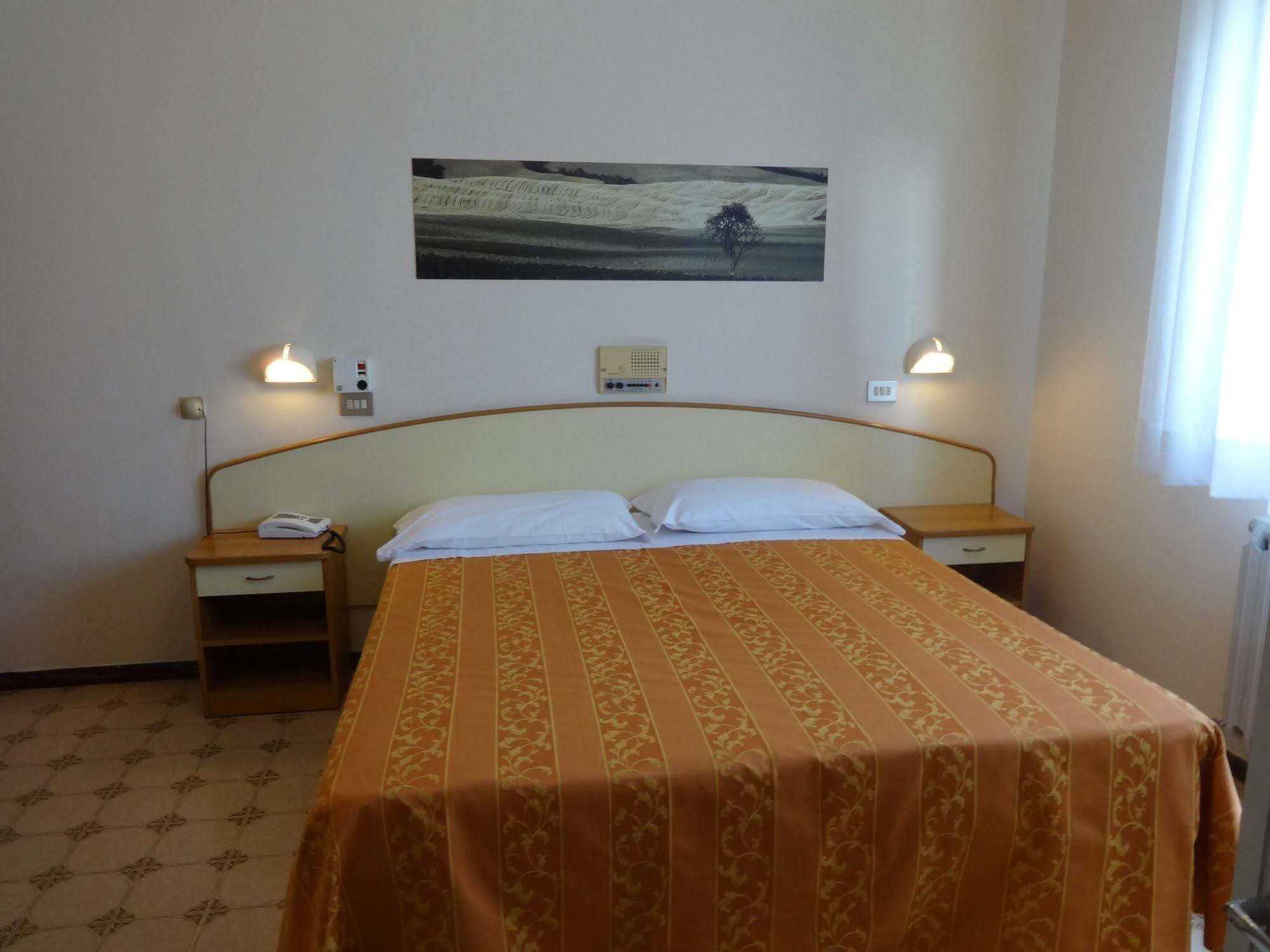 Hotel Saturno Chianciano Terme Kültér fotó